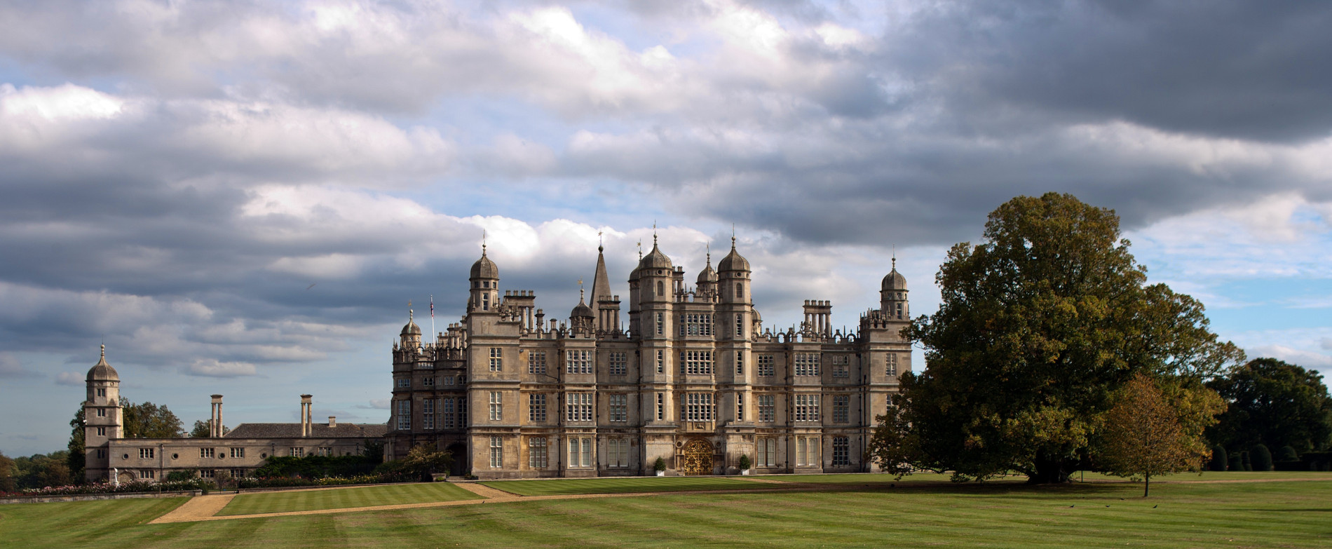 Image of a stately home.